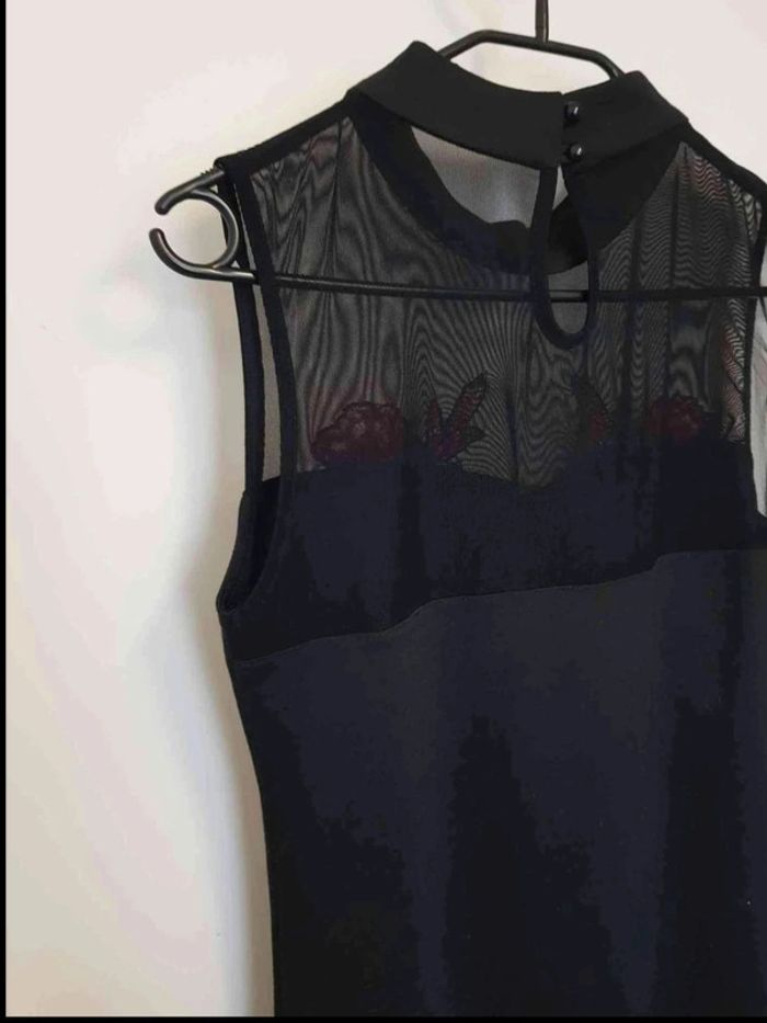Robe noir ras de cou avec broderie taille 38 - photo numéro 6