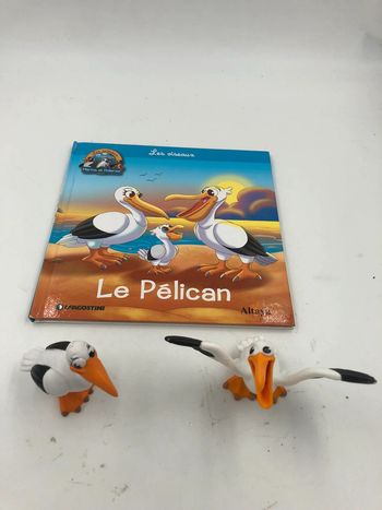 Livre + 2 figurines / Le pélican collection Altaya