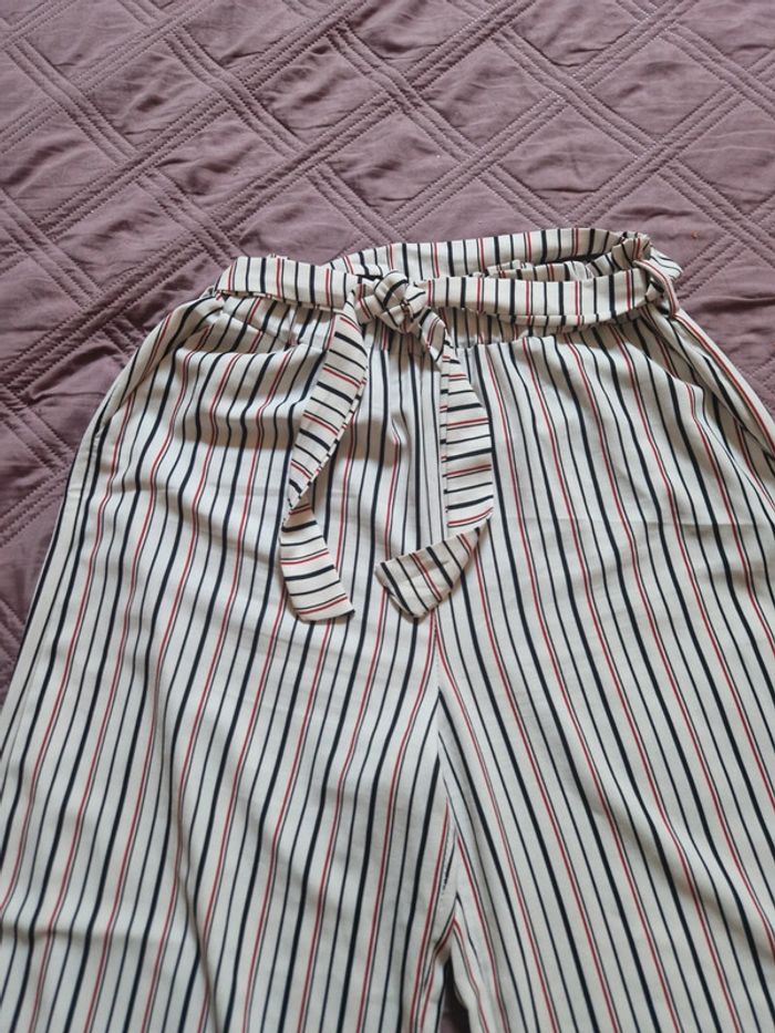 Pantalon large blanc avec des rayures rouge et marine - photo numéro 2