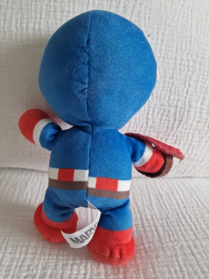Lot de 2 peluches Marvel en très bon état - photo numéro 5