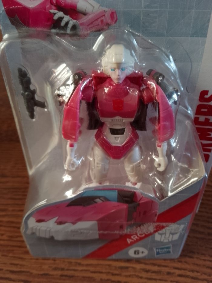 figurine neuve transformers arcee hasbro sous blister - photo numéro 3