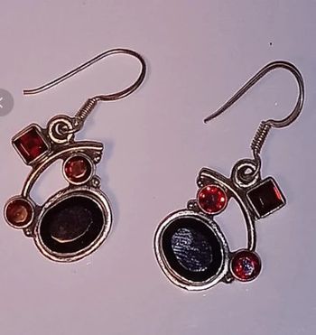 Boucles d'oreilles pendantes argents et rouge rubi