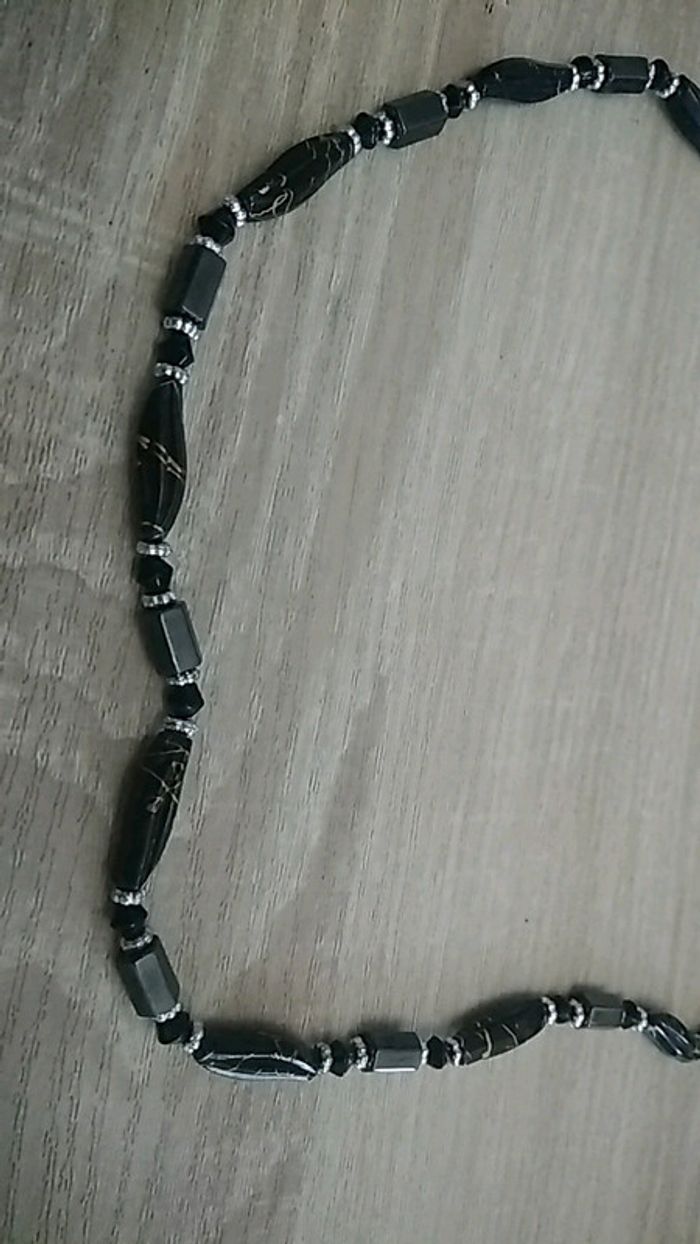Collier magnétique noir