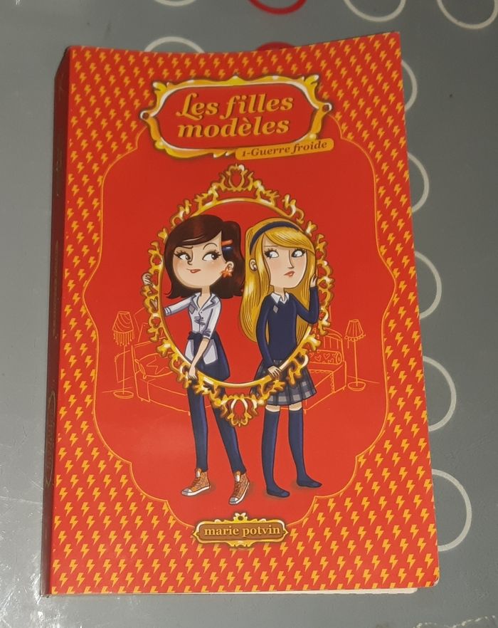 Livre les filles modèles Tome 1