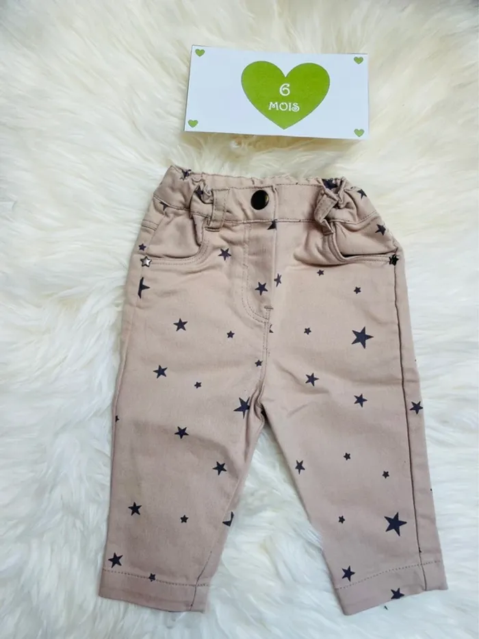 6 mois - pantalon beige et étoiles