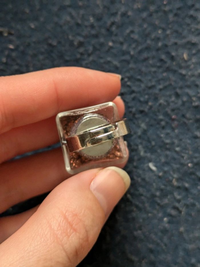 Bague en verre carrée style pylônes - photo numéro 3