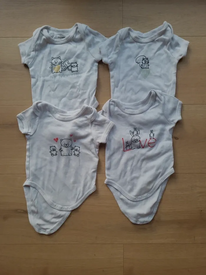 Lot bodys 3 mois
