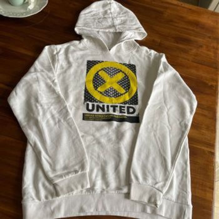 Sweat à capuche united  état neuf