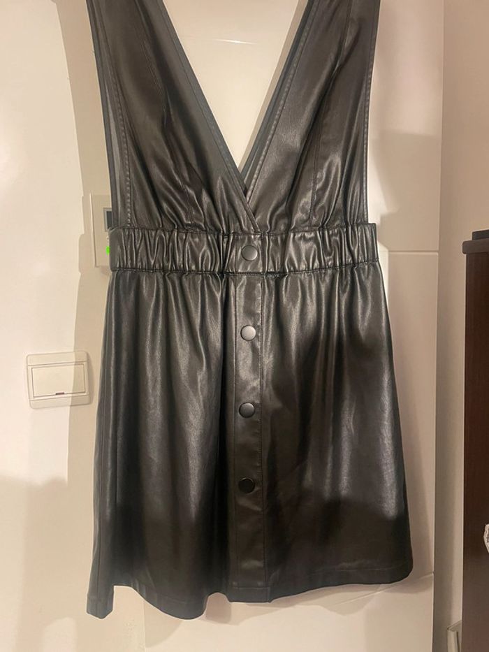 Robe noir asos simili cuir à bretelles - photo numéro 3
