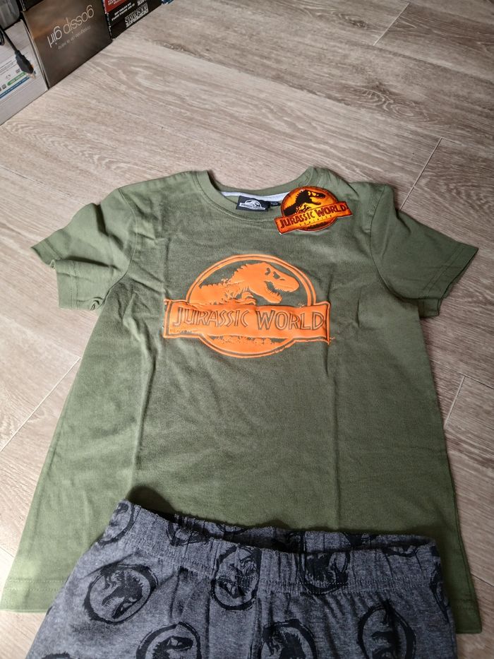Pyjama neuf Jurassic world 6 ans - photo numéro 4