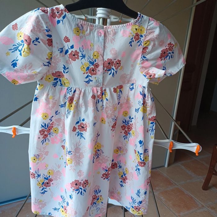 Jolie Robe H&M à fleurs 3 ans. - photo numéro 8