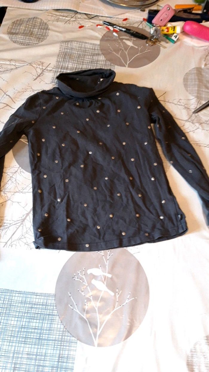 Sous pull okaidi 8 ans tres bon etat