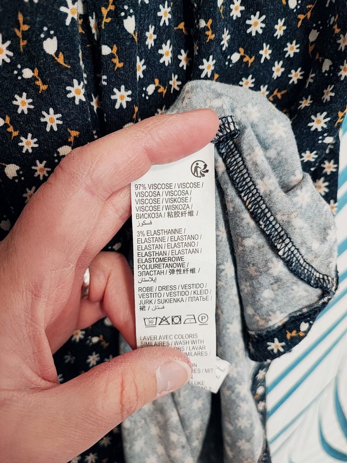 🌸 Robe smockée imprimée fleurs - Marine - Kiabi - 10 ans 🌸 - photo numéro 8