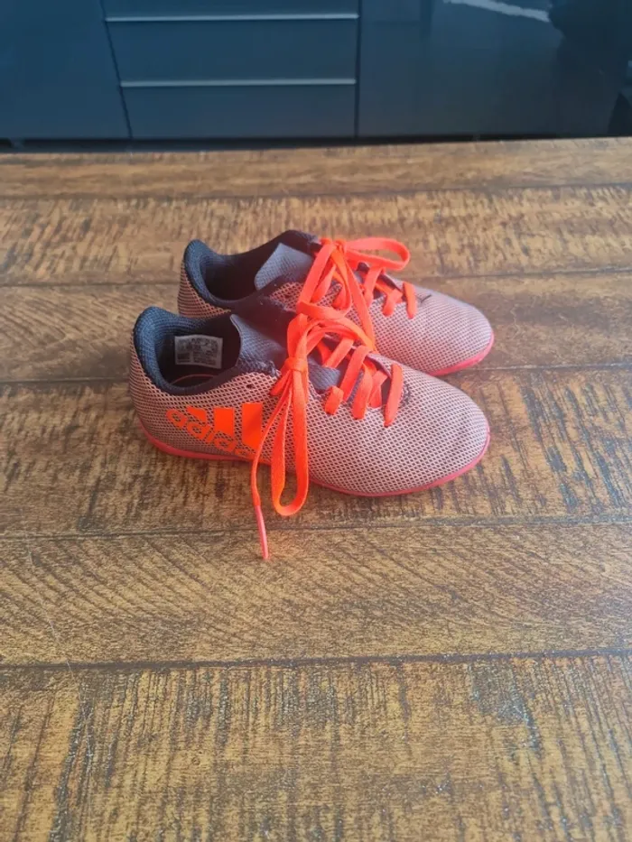 Chaussure foot en salle 28