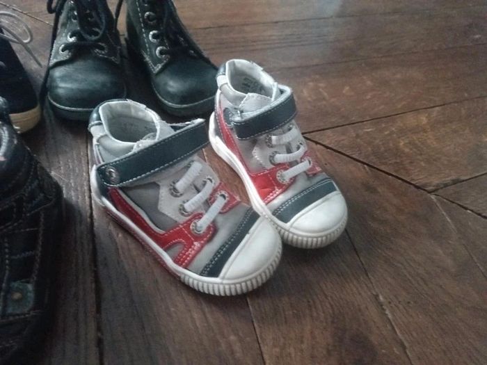 Lot de chaussures taille 20. - photo numéro 2