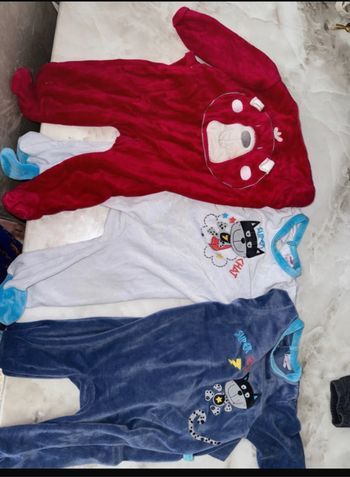 Lot 3 pyjama 6-9 mois