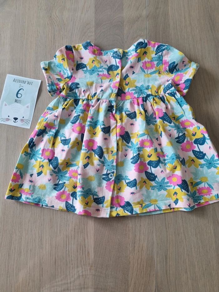 Robe fleurie très peu portée - photo numéro 2