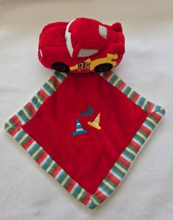 Doudou peluche voiture Cars 95 avec mouchoir -Plots /Flèche- Disney