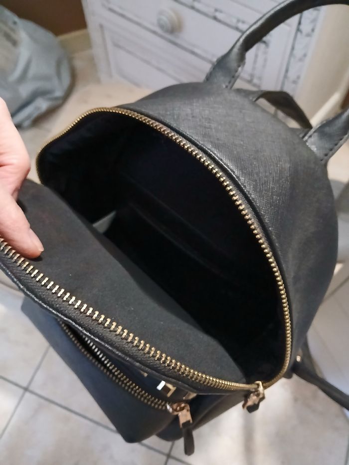Joli sac à dos noir. - photo numéro 4