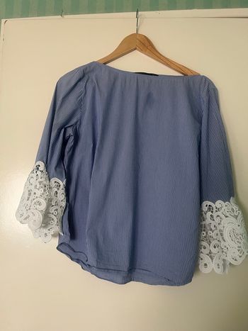 Blouse Zara à rayures et détails dentelle  taille M