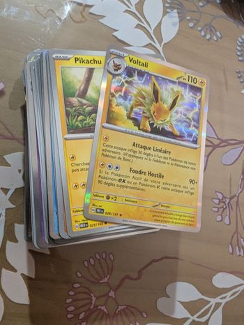 Lot de 100 cartes Pokémon "communes "