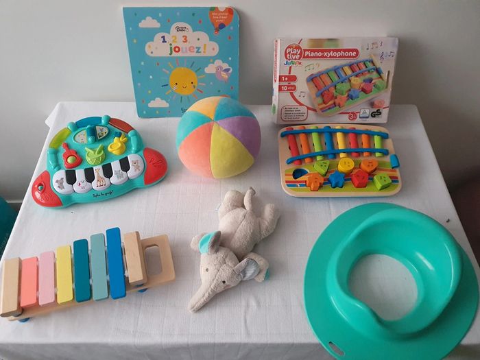 Lot bebe ballon hochet jouets sonores lumineux livres à toucher doudou elephant