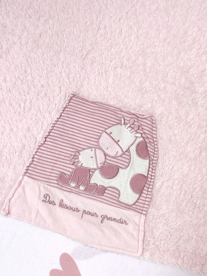 Couverture/Plaid pour nouveau-né - Theme girafe - Très bon état - Rose pâle - photo numéro 2
