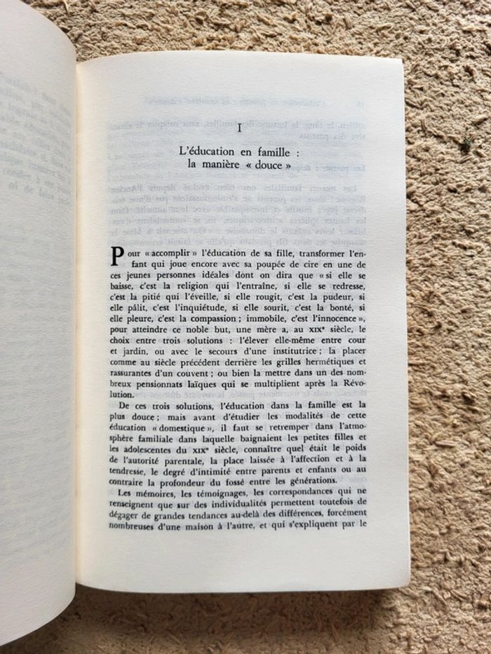 Livre Saintes ou pouliches d'Isabelle Bricard - L'éducation des jeunes filles au XIXe siècle - photo numéro 6