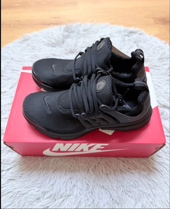 Baskets Nike Air Presto – Taille 38,5 – noir – Neuf avec étiquette
