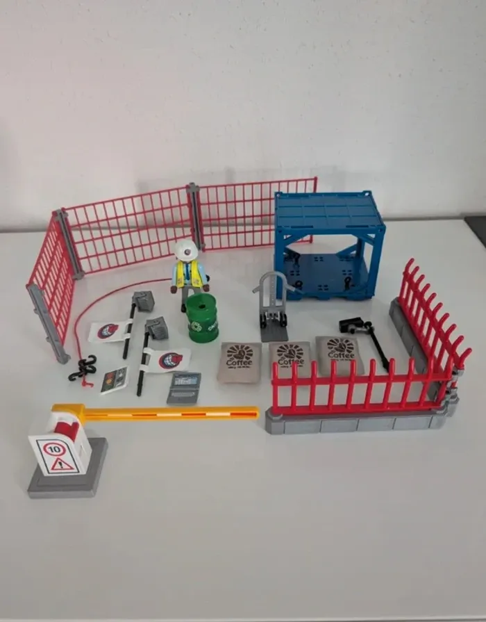 Playmobil 70773 espace de stockage city action cargo port