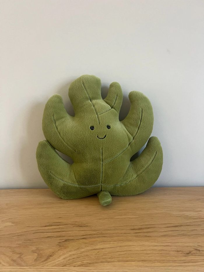Peluche / oreiller en forme de feuille