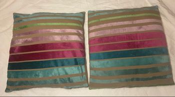 Coussins rayés multicolores