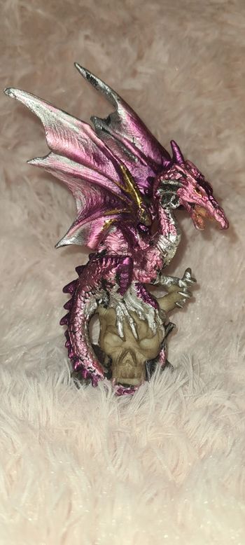 Figurine Dragon sur Crane