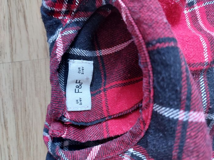 Lot 4ans fille bon état - 5 pièces : 1 robe / 3 jupes / 1 pantalon - photo numéro 5