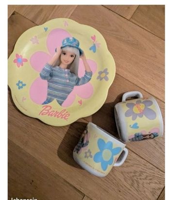 Lot vaisselle melaminé Barbie