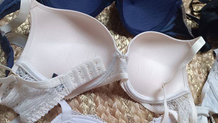Gros lot 10 soutien gorge 85 - photo numéro 8