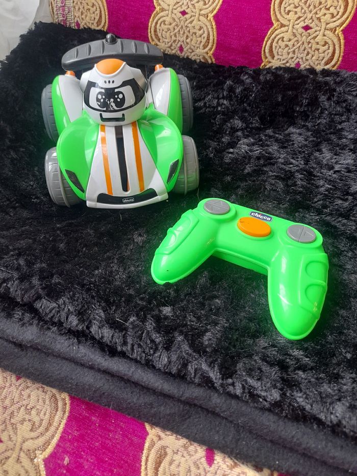 Voiture, robot télécommandé - photo numéro 2