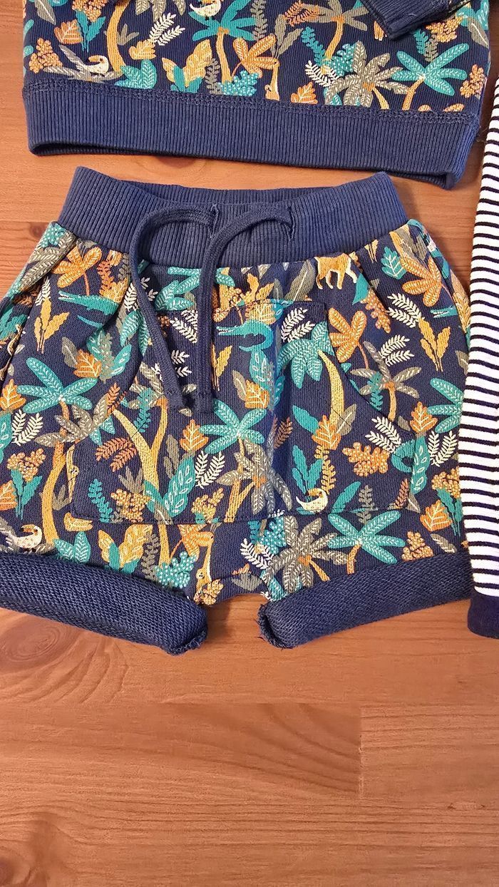 (NEUFS non portés) 🥰🤩💙ensemble sweat et short,salopette 3mois Garçon 🥰💙💙 - photo numéro 3