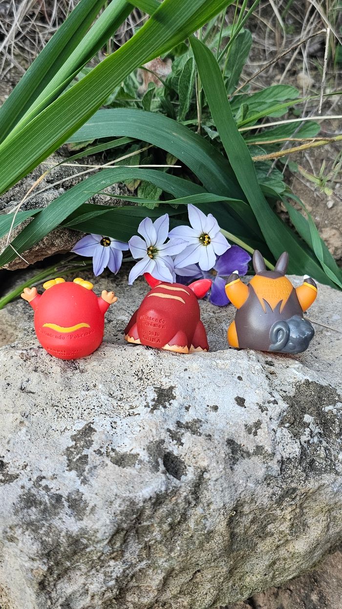 Super figurine Pokemon Nintendo finger puppet évolution Darumaron darumacho Roitiflam - photo numéro 3