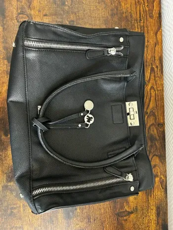 Sac à main LuluCastagnette noir élégant
