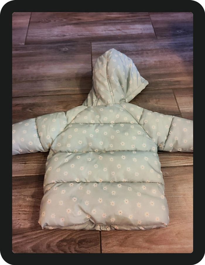 Blouson à capuche bleu clair avec fleur blanche Kiabi Taille 18 mois - photo numéro 3