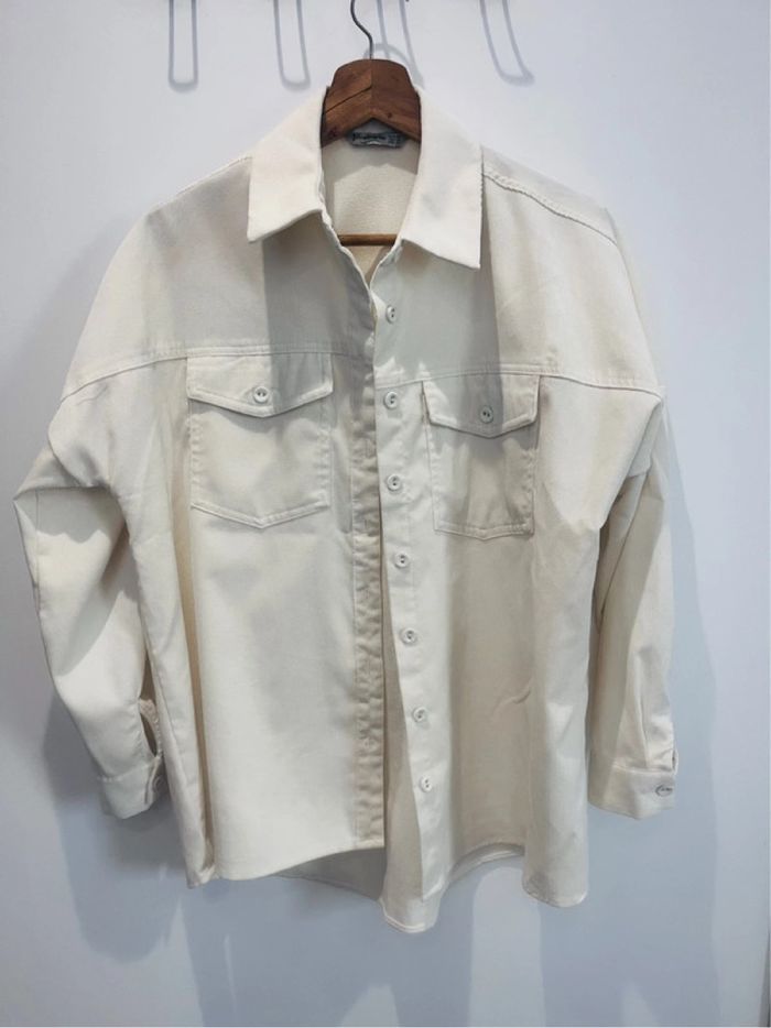 Veste chemise velours côtelé blanche oversize écru stradivarius