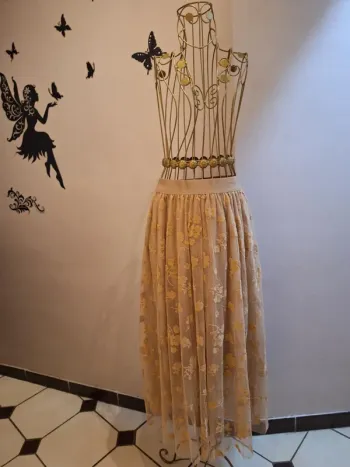 Jupe longue beige fleurie