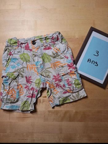 Short pour Garçon taille 3ans marque hema très bon état