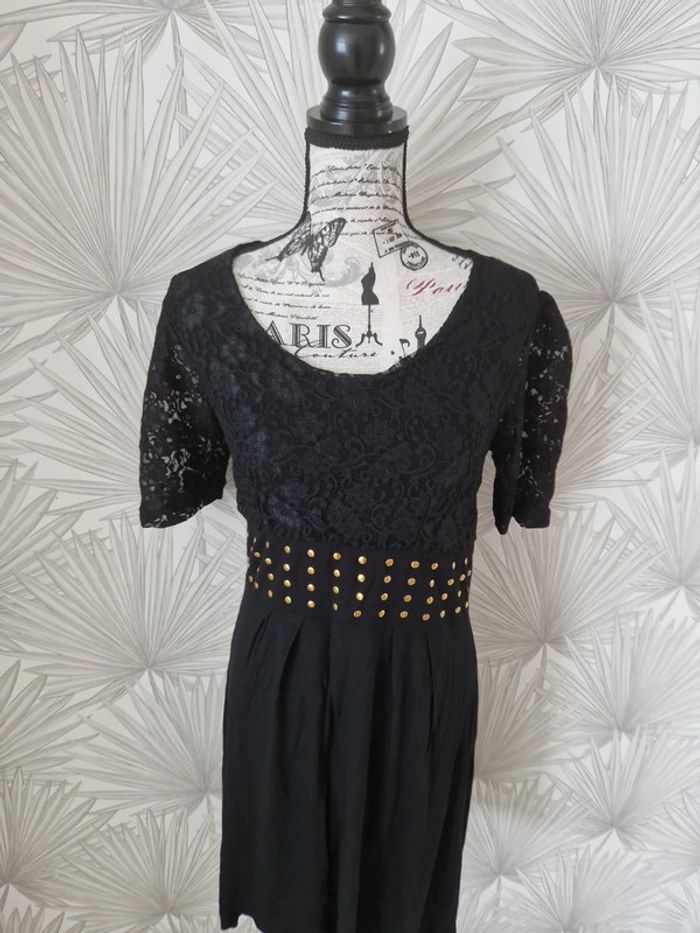 Jolie robe noire taille 40 - photo numéro 3