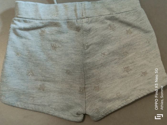 Short Kiabi 24mois-83-89cm 0€50 -50% dès 2 achetés - photo numéro 2