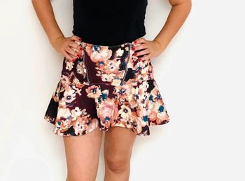 Mini-jupe fleuri taille 36 Pull&Bear