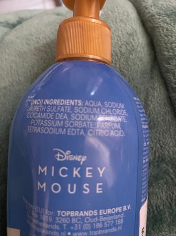 Superbe  savon mousse flacon Disney au ski  500 ml