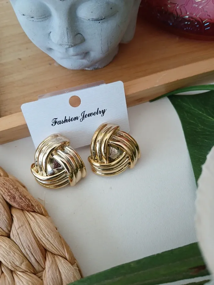 Boucles d'oreilles dorées 🎉🎁 - photo numéro 2