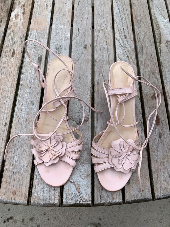 Pied nu à lacets fleuries rose poudrée pointure 38 - photo numéro 2